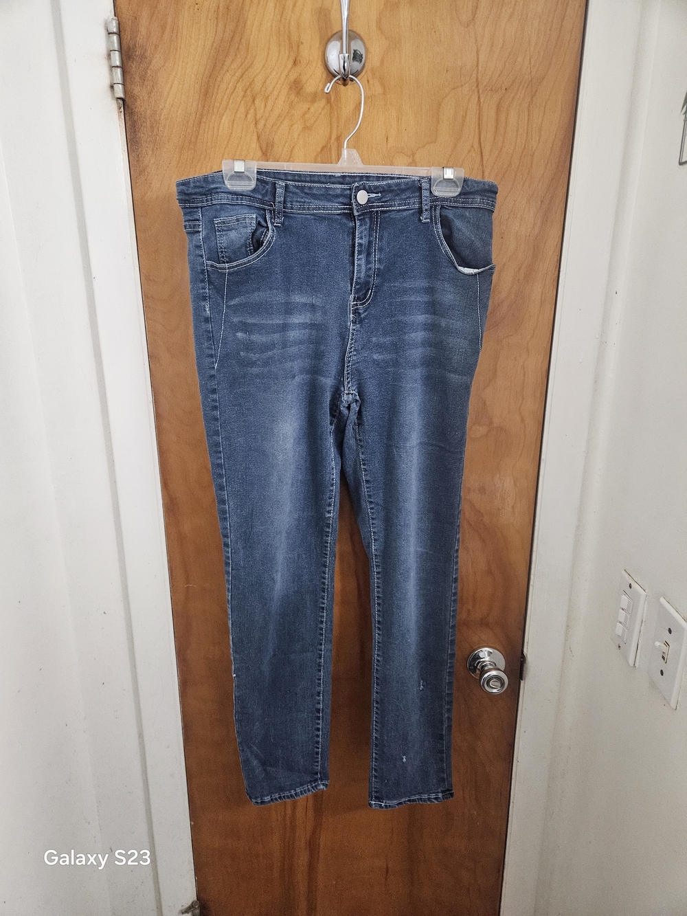 SHEIN Women's Slim Straight Jeans in Washed Blue
